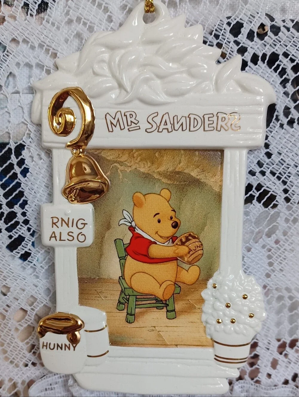 VINTAGE 1996 HOLIDAY ORNAMENT WINNIE THE POOH AND THE HONEY TREE IN ORIGINAL BOX
